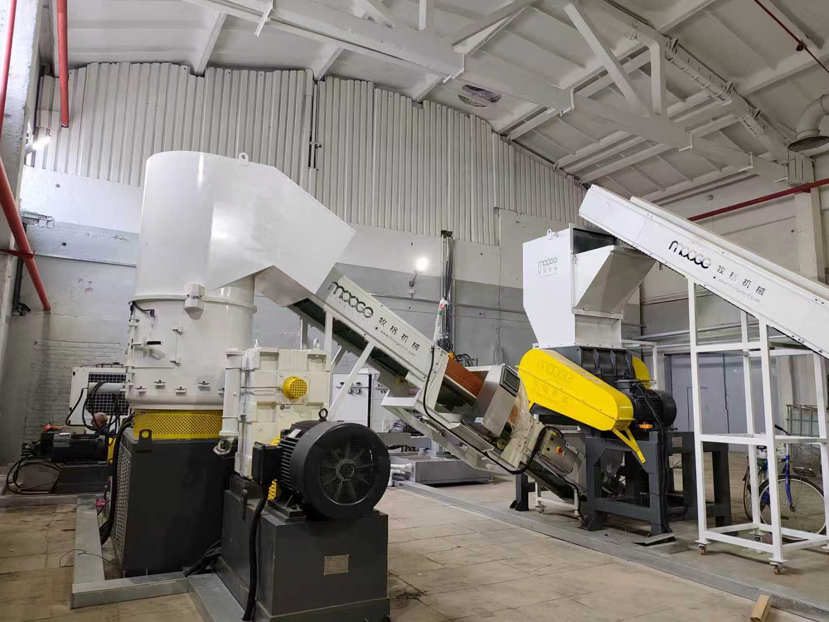 ultimo caso aziendale circa Studio di caso: Progetto di linea di riciclaggio e triturazione di plastica industriale su misura ad alta efficienza